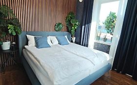 Centralt gästhus i Sala med kök, trädgård&Wi-Fi
